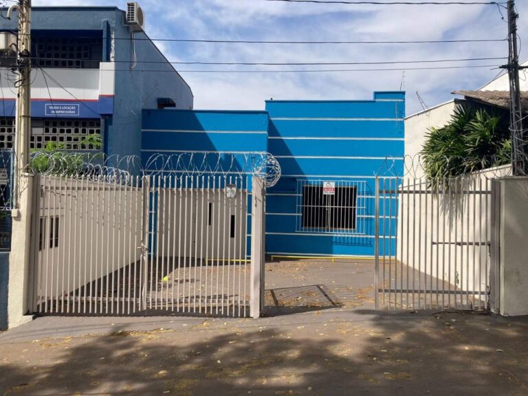 Casa comercial à venda no Vila Seixas: