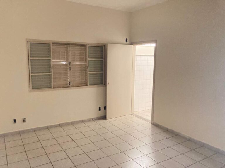 Casa comercial à venda no Vila Seixas: