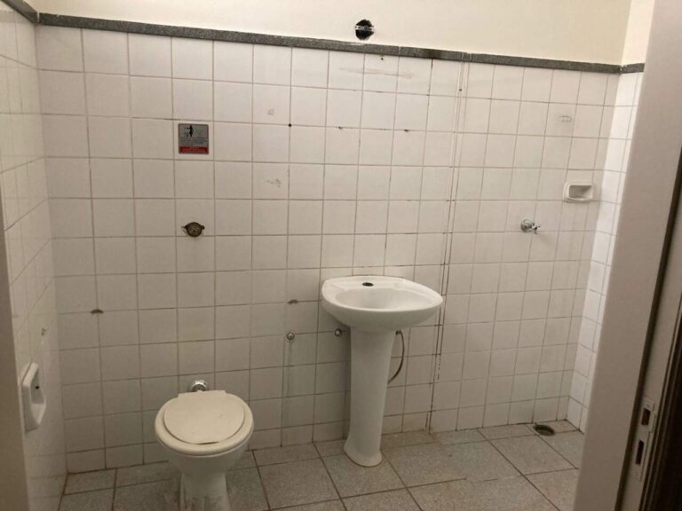 Casa comercial à venda no Vila Seixas: