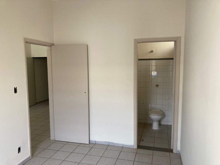 Casa comercial à venda no Vila Seixas: