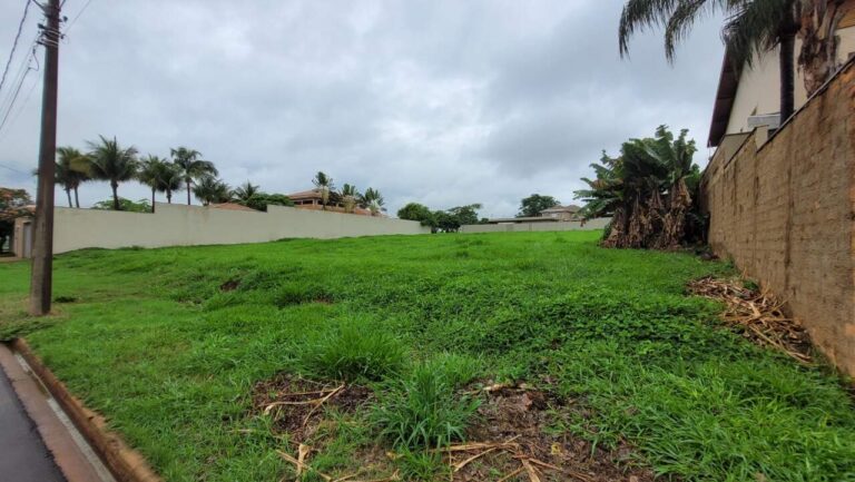 Terreno Condomínio à venda no Royal Park: