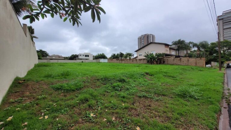 Terreno Condomínio à venda no Royal Park: