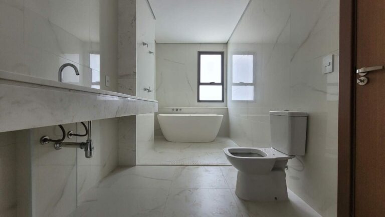 Apartamento à venda no Jardim Ilhas do Sul: Banheiro Sra.