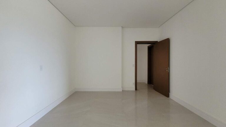Apartamento à venda no Jardim Ilhas do Sul: Closet su te m ster