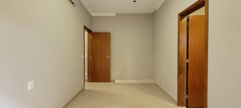Casa em Condomínio à venda no Condomínio Villa Romana: Su te 3