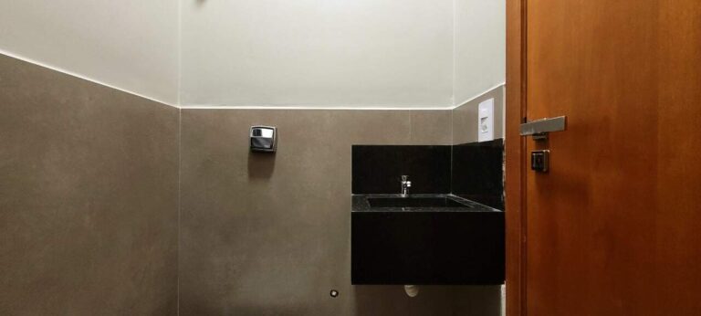 Casa em Condomínio à venda no Condomínio Villa Romana: Lavabo