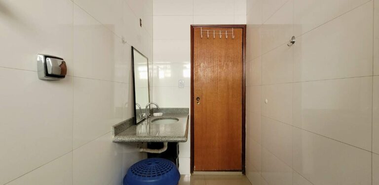Casa à venda no Ribeirânia: Banheiro social
