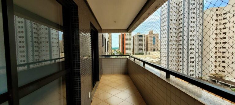Apartamento à venda no Centro: Sacada