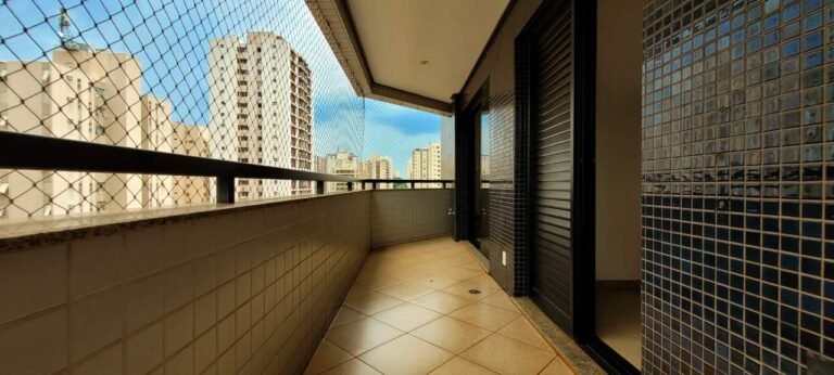Apartamento à venda no Centro: Sacada