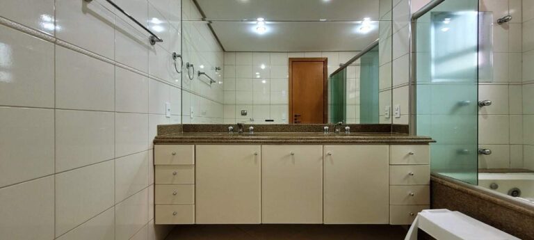 Apartamento à venda no Centro: Su te 1
