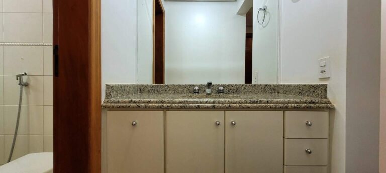 Apartamento à venda no Centro: Banheiro social