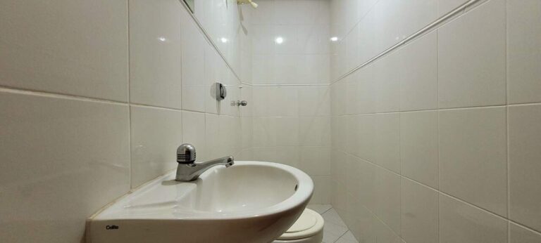 Apartamento à venda no Centro: Banheiro de servi o