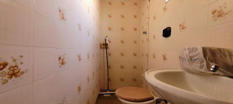 Casa à venda no Alto da Boa Vista: Banheiro de servi o