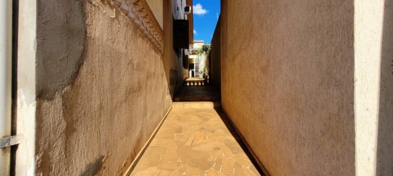 Casa à venda no Alto da Boa Vista: Acesso lateral
