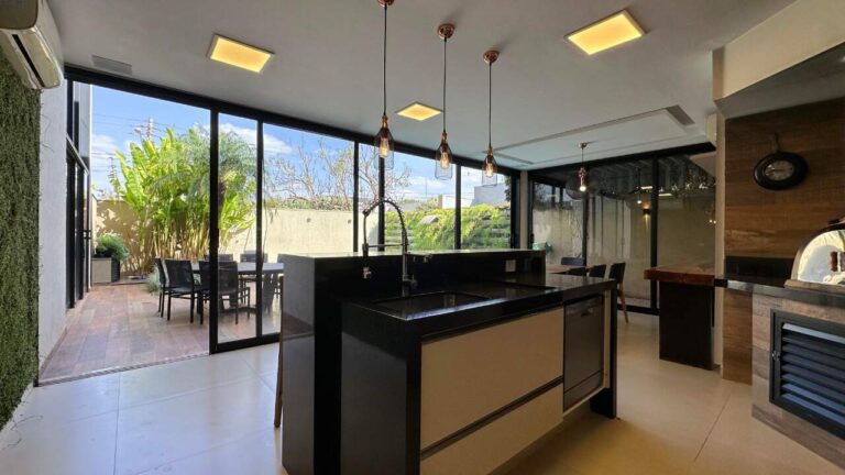 Casa em Condomínio à venda no Vila do Golfe: