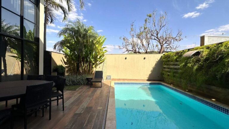 Casa em Condomínio à venda no Vila do Golfe: