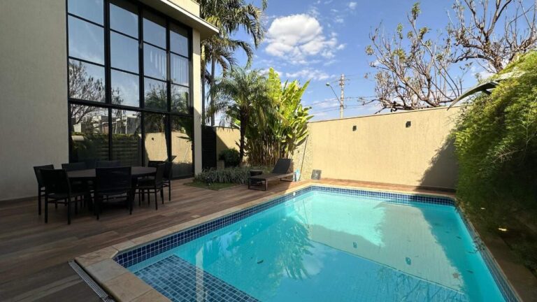 Casa em Condomínio à venda no Vila do Golfe: