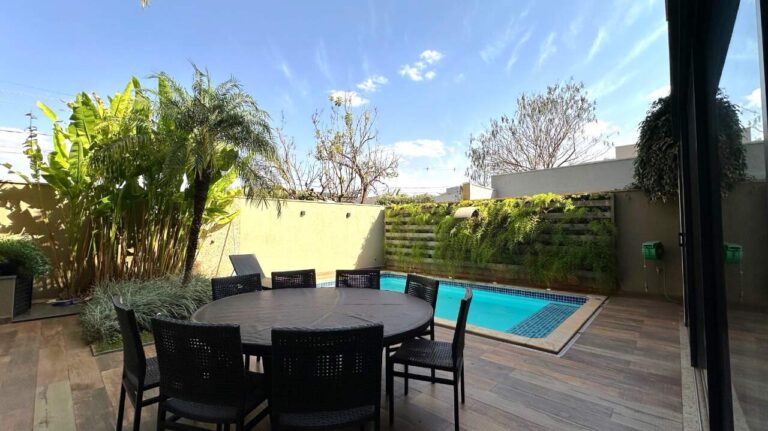 Casa em Condomínio à venda no Vila do Golfe: