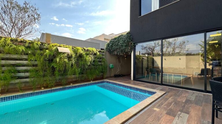 Casa em Condomínio à venda no Vila do Golfe: