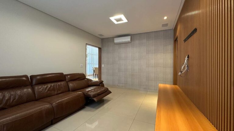 Casa em Condomínio à venda no Vila do Golfe: