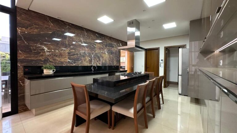 Casa em Condomínio à venda no Vila do Golfe: