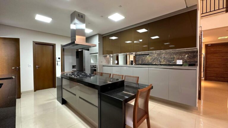 Casa em Condomínio à venda no Vila do Golfe: