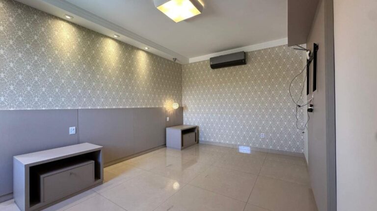 Casa em Condomínio à venda no Vila do Golfe: