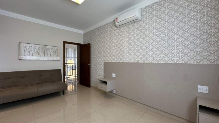 Casa em Condomínio à venda no Vila do Golfe: