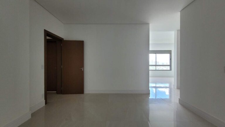 Apartamento à venda no Jardim Ilhas do Sul: Closet su te m ster