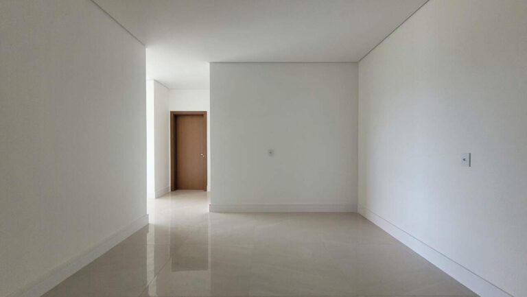 Apartamento à venda no Jardim Ilhas do Sul: Closet su te m ster