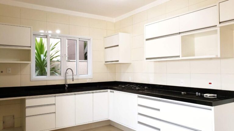 Casa em Condomínio à venda no Vila do Golfe: Cozinha