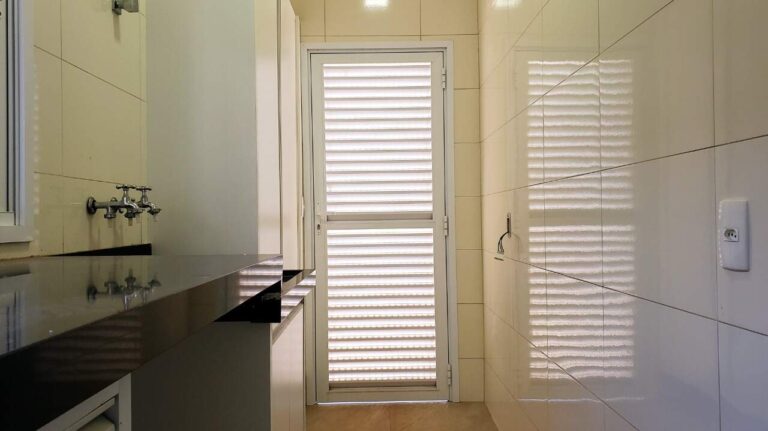Casa em Condomínio à venda no Vila do Golfe: rea de servi o