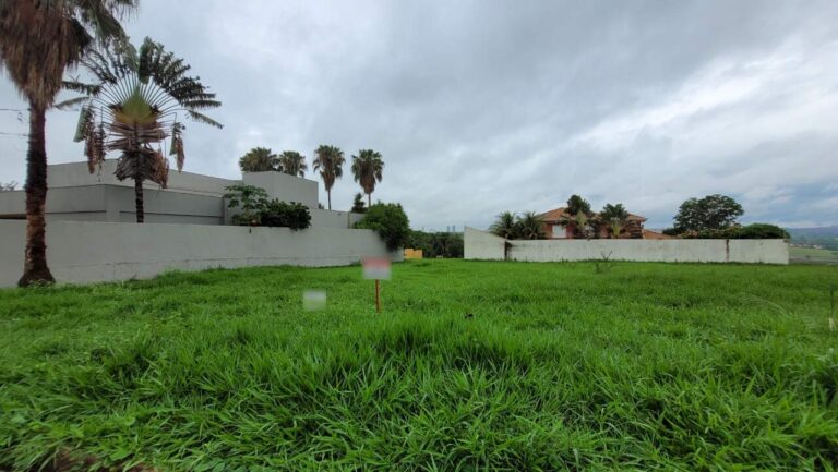 Terreno Condomínio à venda no Royal Park: