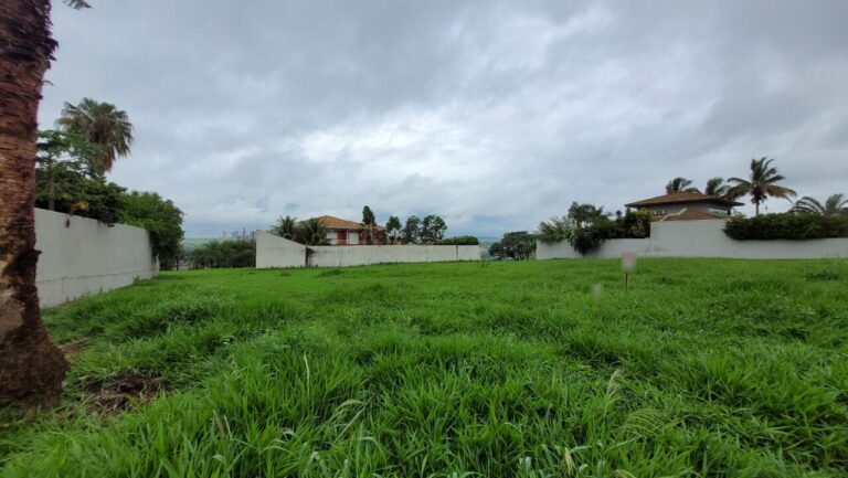 Terreno Condomínio à venda no Royal Park: