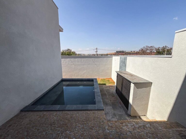 Casa em Condomínio à venda no Loteamento Santa Marta: