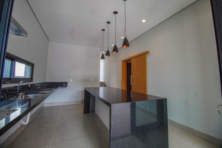 Casa em Condomínio à venda no Reserva San Tiago: