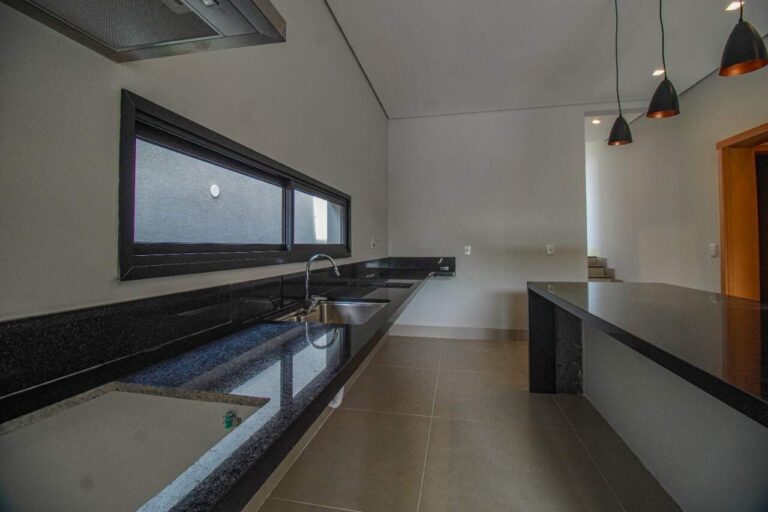Casa em Condomínio à venda no Reserva San Tiago: