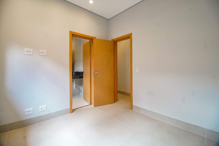 Casa em Condomínio à venda no Reserva San Tiago: