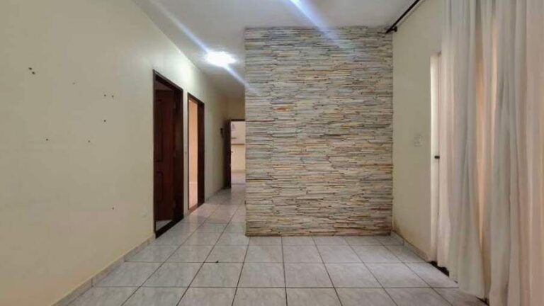 Casa à venda no Jardim Eugênio Mendes Lopes: