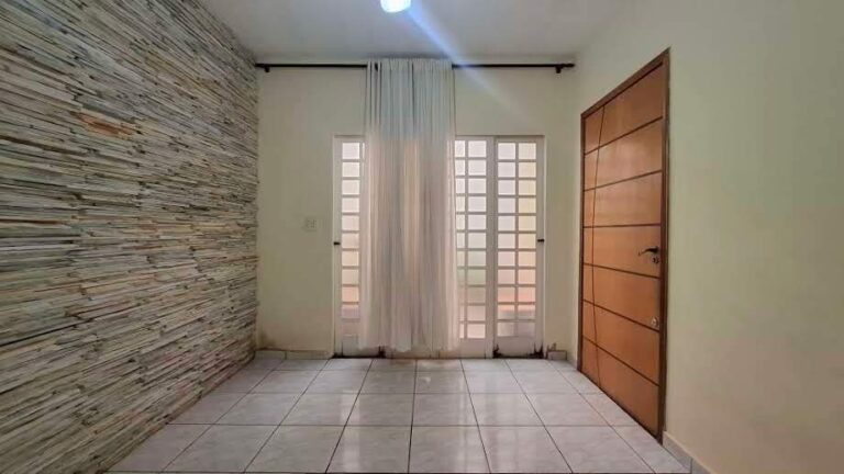 Casa à venda no Jardim Eugênio Mendes Lopes: