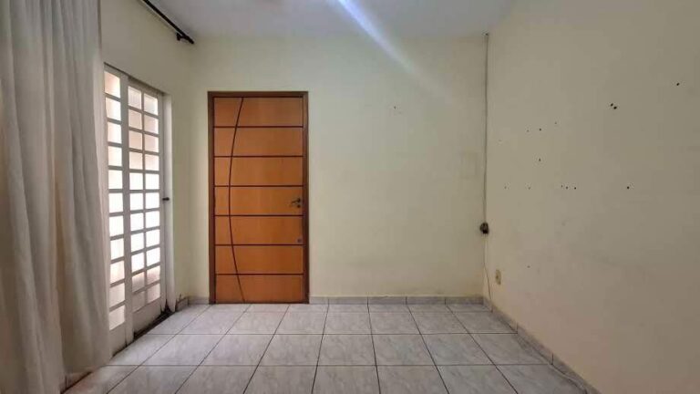 Casa à venda no Jardim Eugênio Mendes Lopes: