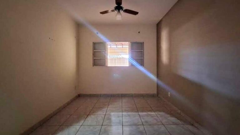 Casa à venda no Jardim Eugênio Mendes Lopes: