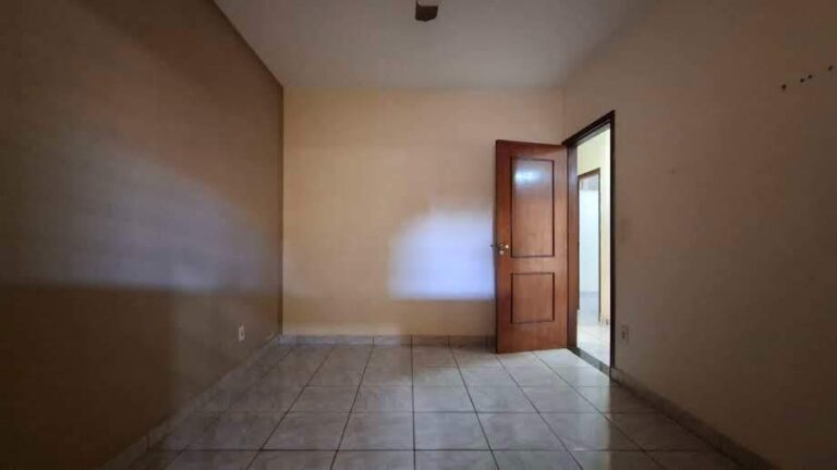 Casa à venda no Jardim Eugênio Mendes Lopes: