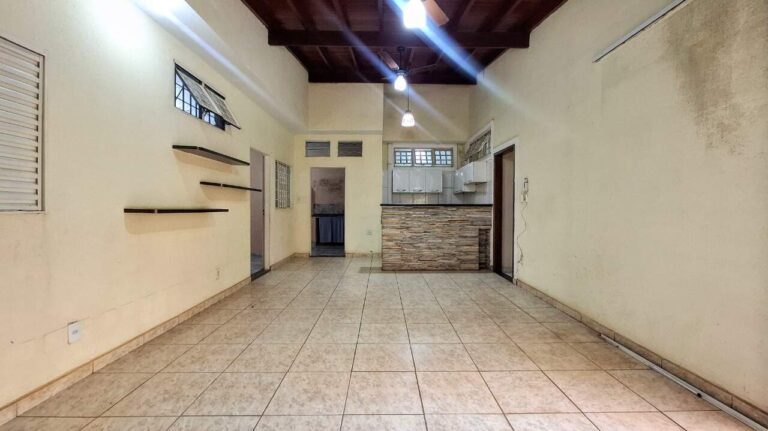 Casa à venda no Jardim Eugênio Mendes Lopes: