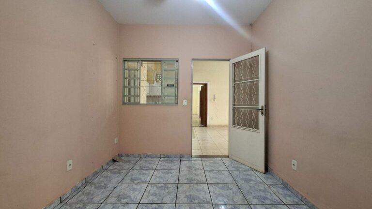 Casa à venda no Jardim Eugênio Mendes Lopes: