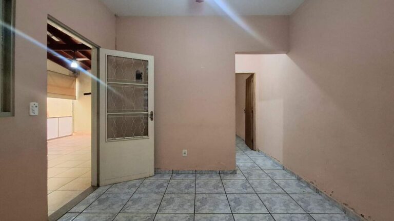 Casa à venda no Jardim Eugênio Mendes Lopes: