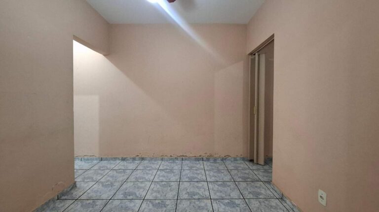 Casa à venda no Jardim Eugênio Mendes Lopes: