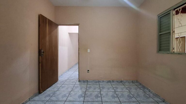 Casa à venda no Jardim Eugênio Mendes Lopes: