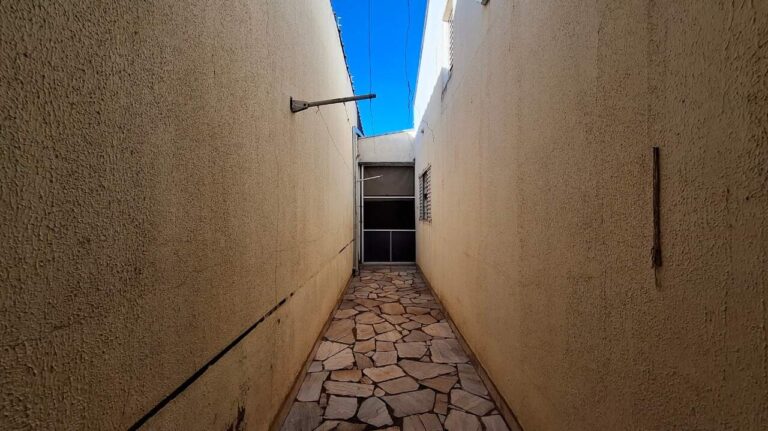 Casa à venda no Jardim Eugênio Mendes Lopes: