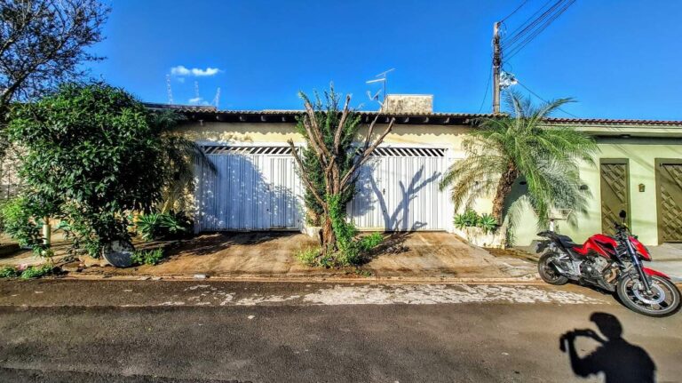 Casa à venda no Jardim Eugênio Mendes Lopes: